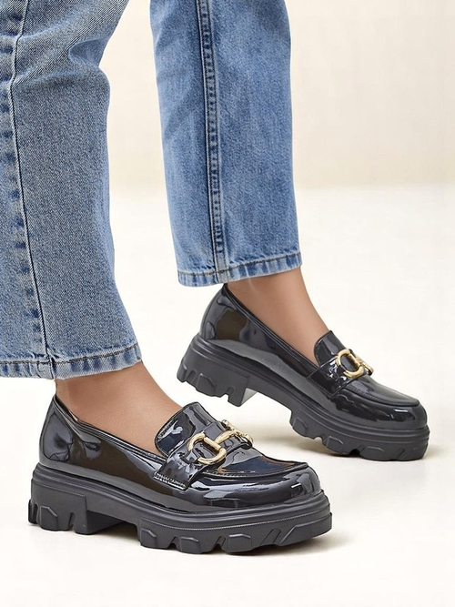 Royalfashion Лофери з лакованої шкіри для жінок з декором Чорний Оксамит