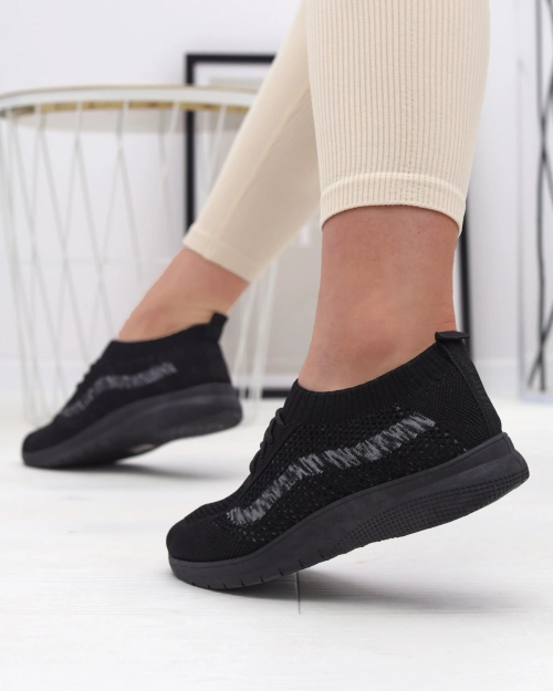Чорні жіночі тканинні спортивні туфлі Fiabom- Footwear