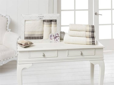 Bílé ručníky ve čtvercích po 3 - Ručníky