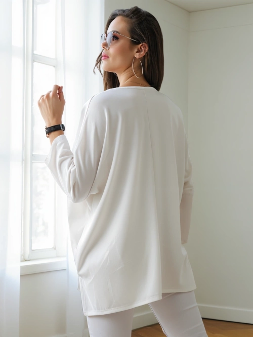 Royalfashion Жіноча блузка з віскози з написами з стразів