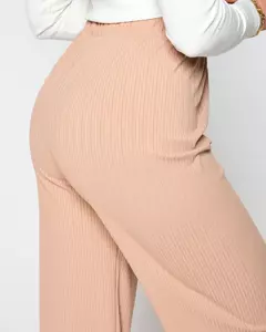 světle hnědá || hnědý