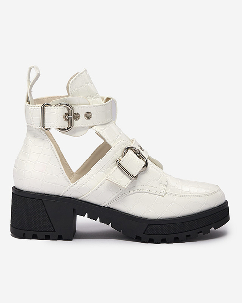 Чоботи білі лаковані жіночі з вирізом та тисненням Malevib- Взуття