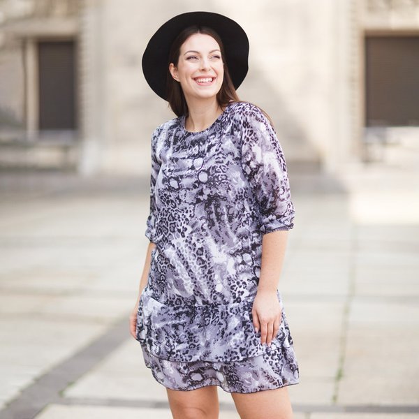 Dámské fialové šaty s ražbou - Oblečení