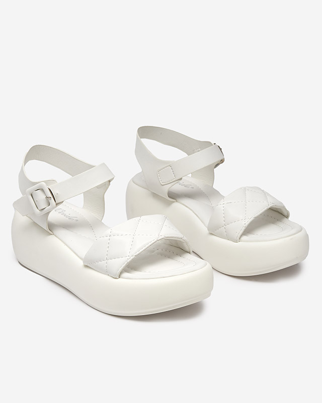 Dámské prošívané sandály na klínku z eko kůže v bílé barvě Baloui. Obuv