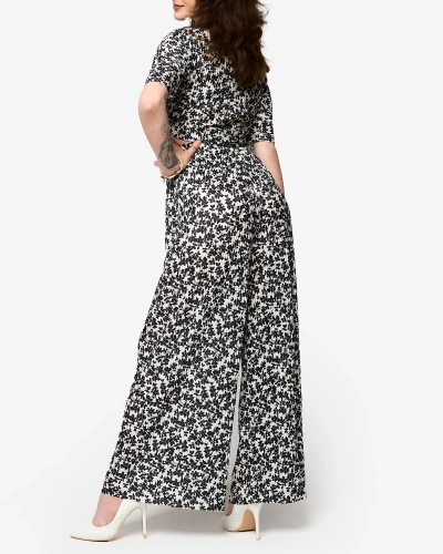 Білий жіночий плісирований комплект з чорними квітами - Одяг