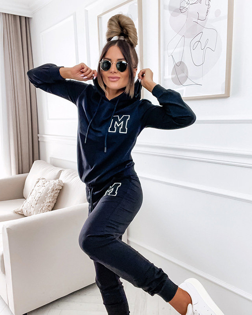 Чорний жіночий світшот з нашивками - Одяг