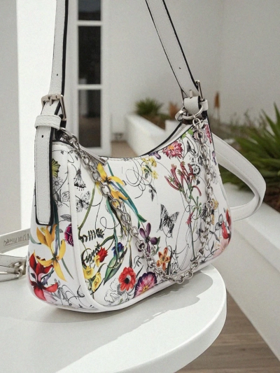 Royalfashion Malá dámská kabelka z ekologické kůže s květinami Lily Bloom