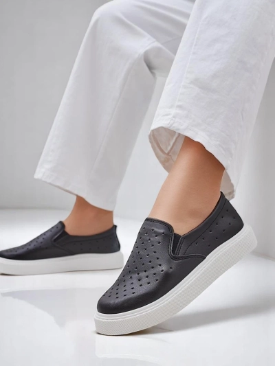 Royalfashion Перфоровані жіночі сліпони Emayla