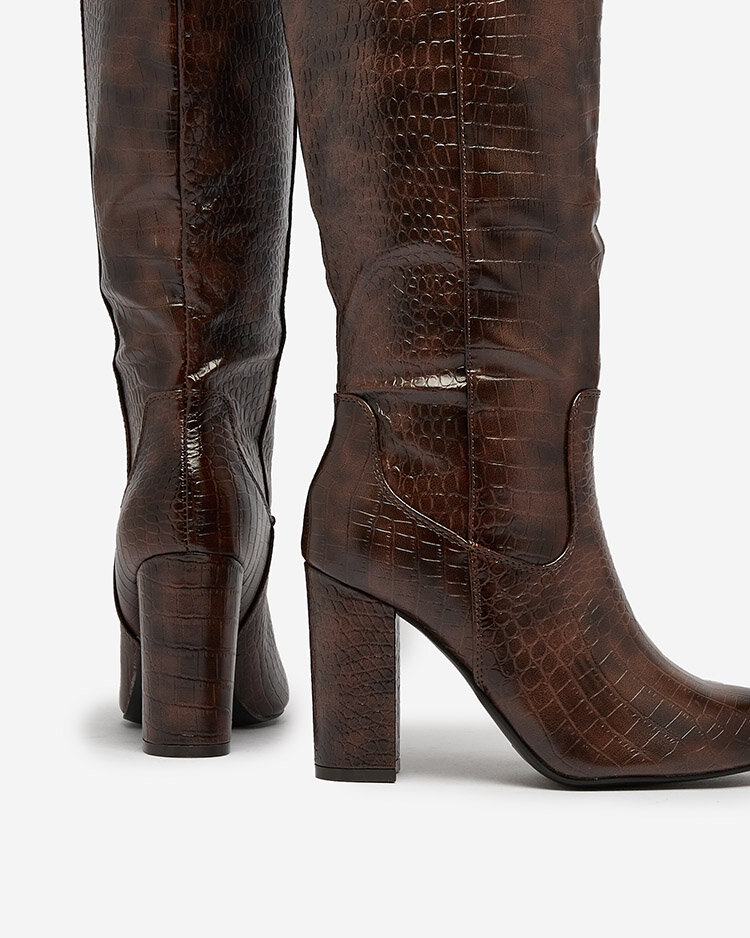 Royalfashion Tmavě hnědé dámské kozačky s ražbou Telibitta