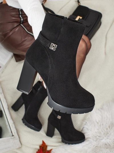 Dámské kotníkové boty eko semišové na sloupku Zavrina