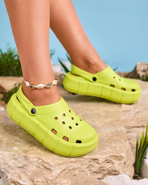 Жіночі шльопанці Royalfashion Неонові зелені з ажурною обробкою Mighty