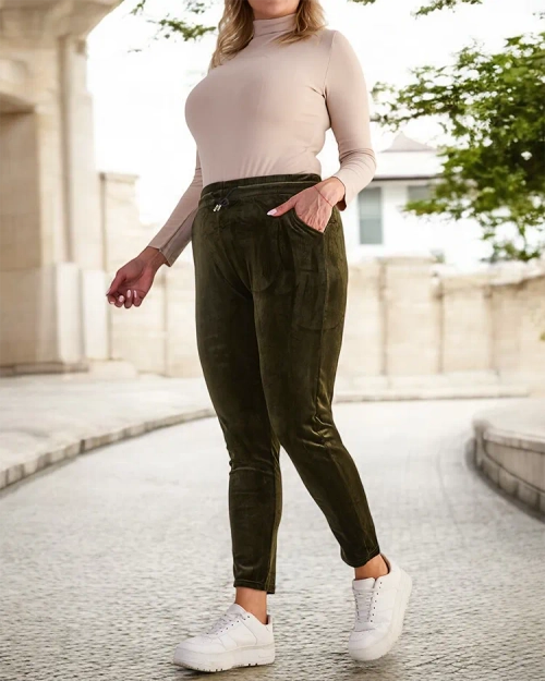 Жіночі велюрові спортивні костюми темно-зеленого кольору PLUS SIZE- Одяг