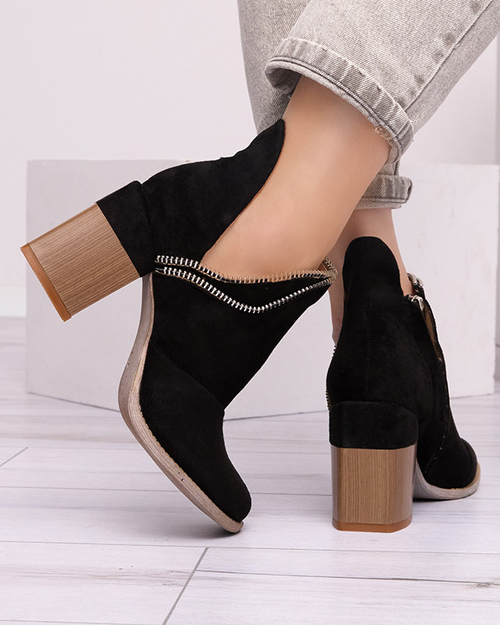 Чорні жіночі утеплені чоботи на підборах Mukis