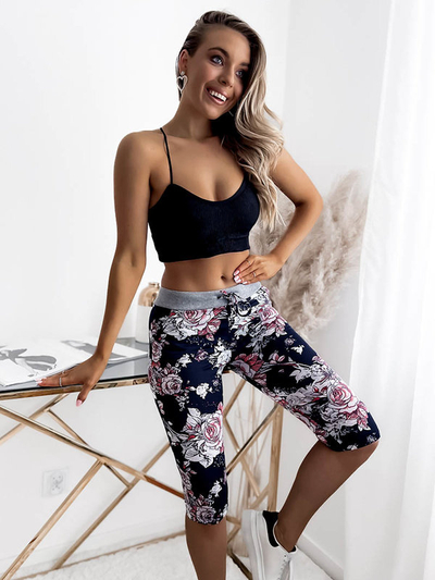 Květinové 3/4 dámské kraťasy v tmavě modré a korálové barvě PLUS SIZE - Oblečení