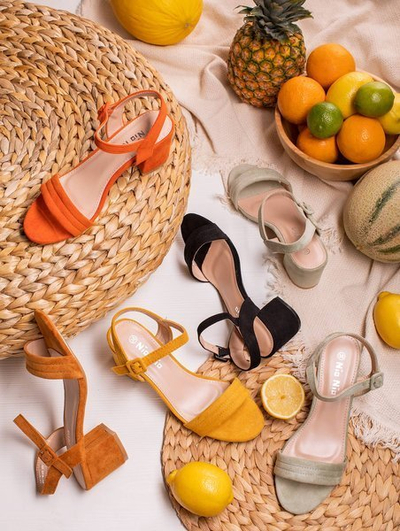 Dámské hořčičné sandály na nízkém sloupku Niusty - Footwear