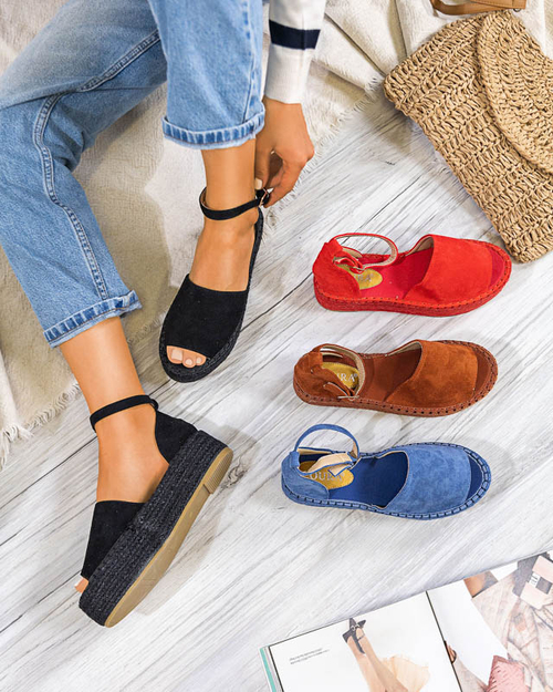 Червоні жіночі босоніжки на платформі Ponera