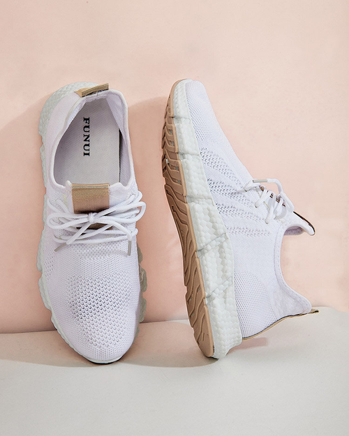 Білі жіночі кросівки з бежевими вставками Baym