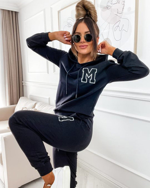 Чорний жіночий світшот з нашивками - Одяг