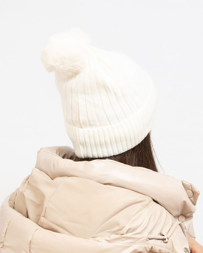 Royalfashion Bílá dámská zateplená čepice s bambulí