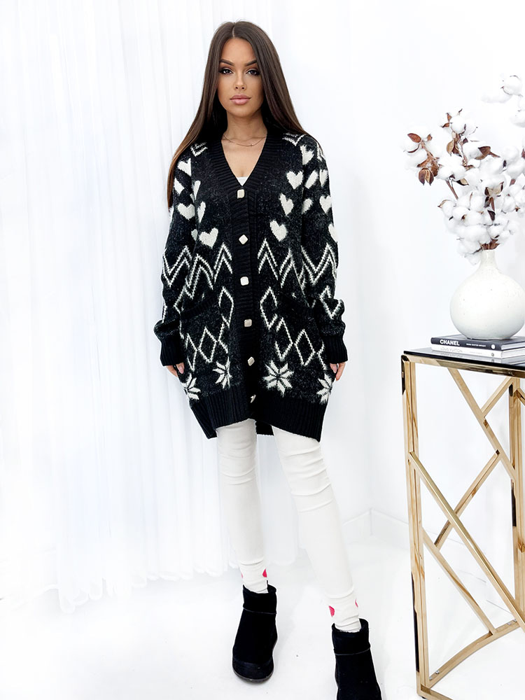 Royalfashion Vzorovaný černý dámský svetr s přehozem