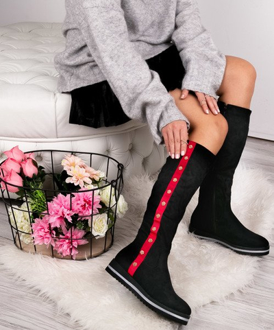 Czarne kozaki na platformie An - Obuwie