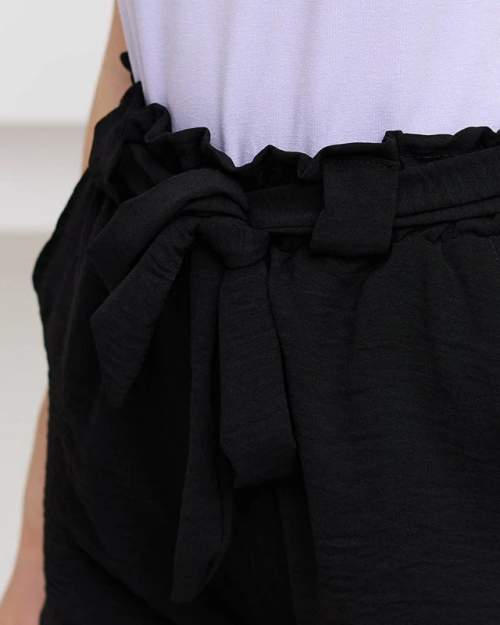 Чорні жіночі шорти з тканини