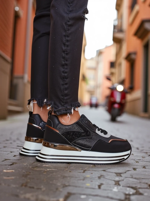 Кросівки Royalfashion для жінок з блискітками Borovis