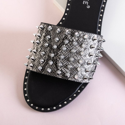 Černé dámské pantofle s cvočky a tryskami Maurella - Obuv