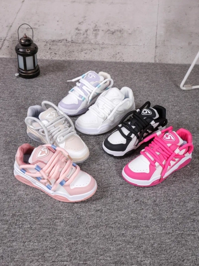 Royalfashion Dámské sportovní tenisky s dekorativními tkaničkami Clesiv