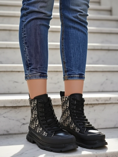 Коричневі жіночі черевики з принтом Zoriof