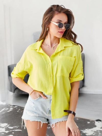 Royalfashion Bavlněná dámská košile s embosováním a výstřihem do V s 3/4 rukávy