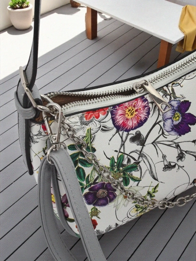Royalfashion Malá dámská kabelka z eko kůže s květinovým potiskem Lily Bloom