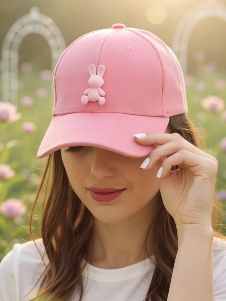 Royalfashion Kšiltovka s kšiltem a nášivkou Bunny Chic