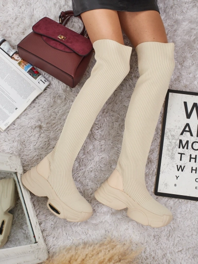 Dlouhé dámské nazouvací kozačky na silnější podrážce Ravmora