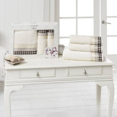 Bílé ručníky ve čtvercích po 3 - Ručníky