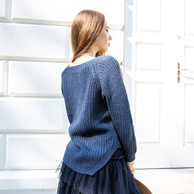 Světle modrý svetr s řetízkem - Oblečení