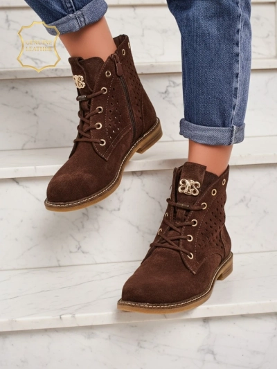 Aurelia Hnědé Semišové Kotníkové Boty s Kožíškem Prolamované Elegantní 2,5cm