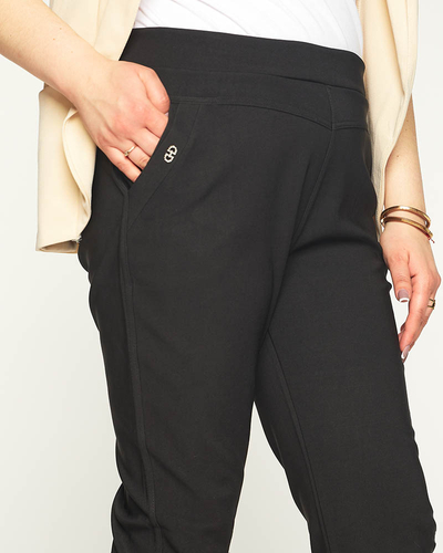 Чорні жіночі шорти з тканини 3/4 PLUS SIZE - Одяг