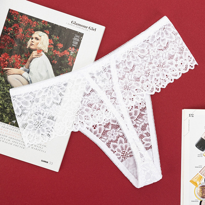 Dámská bílá krajková tanga - Spodní prádlo