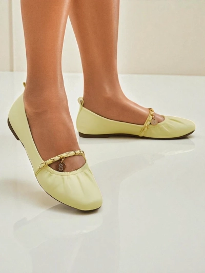 Жіночі балетки AURELIA Gialla з ланцюжком жовтого кольору, еко шкіра