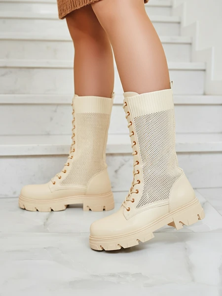 Royalfashion Жіночі ажурні кремові черевики на шнурівці Buhomias