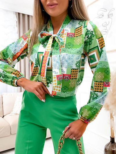 Vzorovaná zelená dámská halenka s vázáním - Oblečení