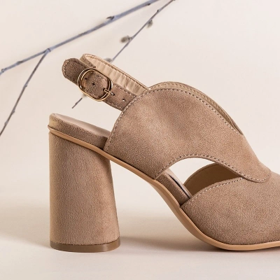 OUTLET Světle hnědé dámské sandály na sloupku Biserka - obuv