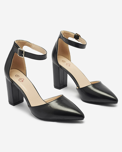 Dámské lodičky na kůlu v černé barvě- Obuv