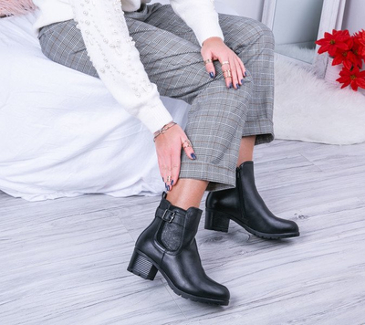 Czarne botki na słupku The Weekend - Obuwie