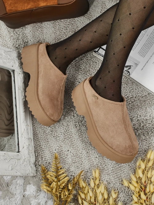 Короткі черевики a'la снігоходи жіночі з хутром Calindra