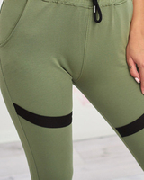 темно-зелений