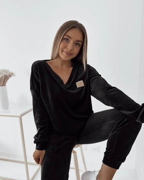 Жіночий велюровий спортивний комплект Royalfashion чорного кольору