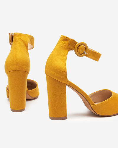 OUTLET Hořčičné dámské sandály na sloupku Nastio - Obuv