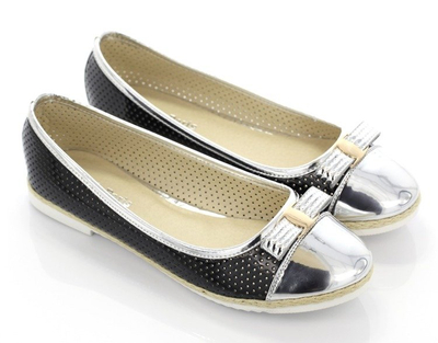 Srebrno-czarne baleriny z lakierowanym noskiem - Obuwie